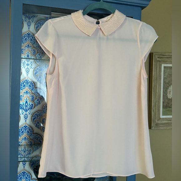 Pearl collar short sleeve pink blouse. So adorable! - Picture 2 of 7